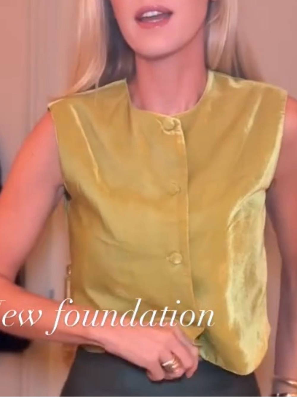 ISO!! Julia Amory Velvet Blair top in Pear